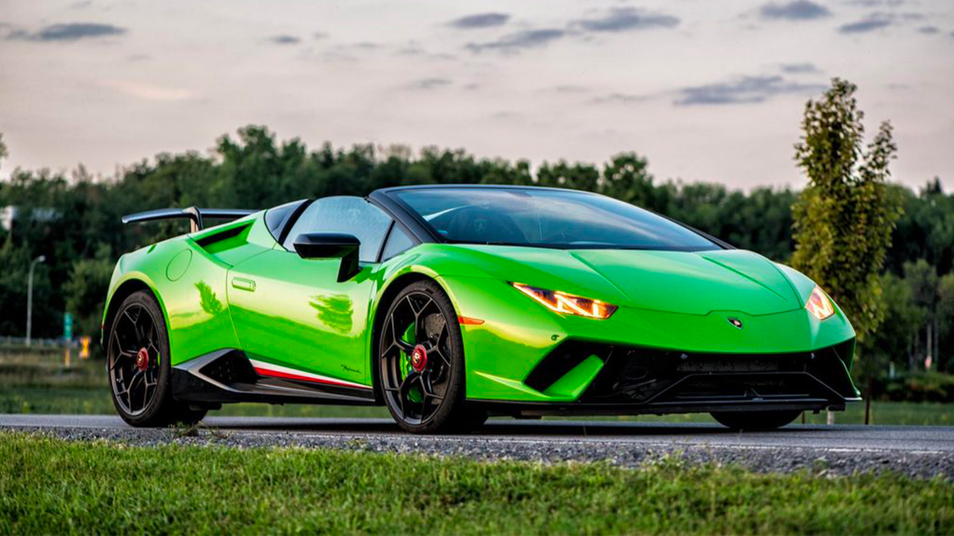 Noleggio Huracan Performante Spyder GTRent Noleggio Auto di Lusso GT Rent Luxury